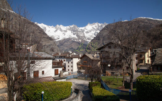 Affitto appartamento quadrilocale Courmayeur rif. A768