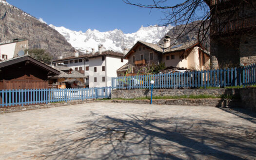 Affitto appartamento quadrilocale Courmayeur rif. A768