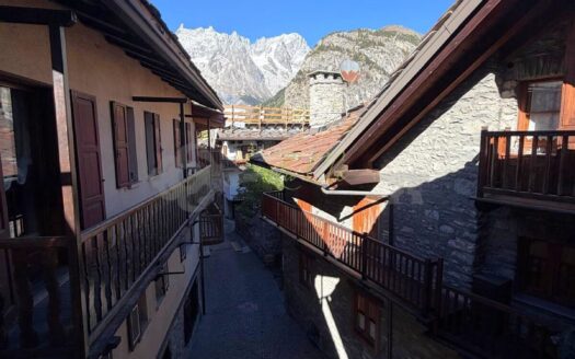 Vendita proprietà cielo terra Courmayeur rif. V888